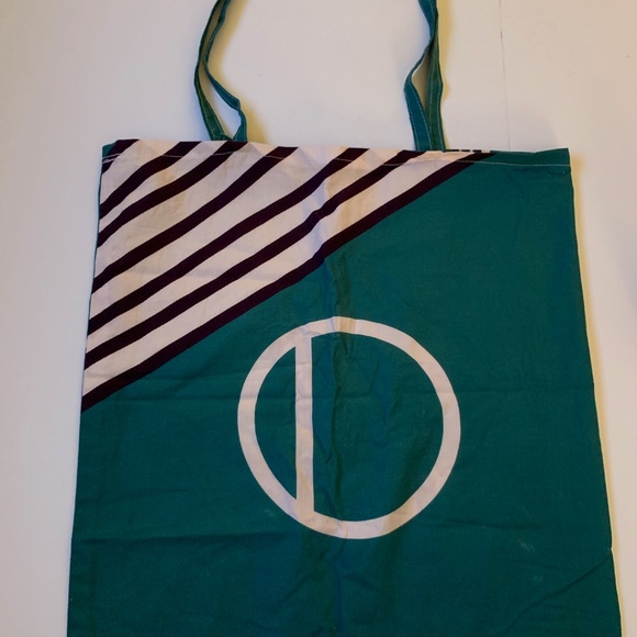 Reusable exclusive ART Shopping Tote - 15" X 16" - Picture 4 of 6